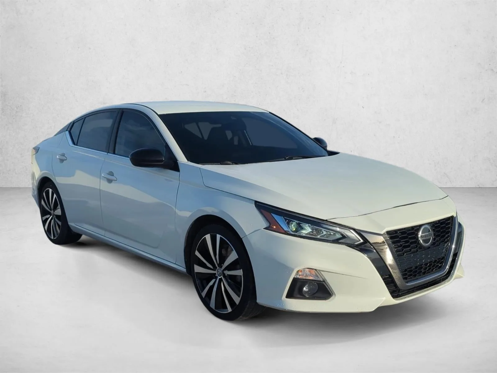 2020 Nissan Altima 2.5 SR Sedan photo 3