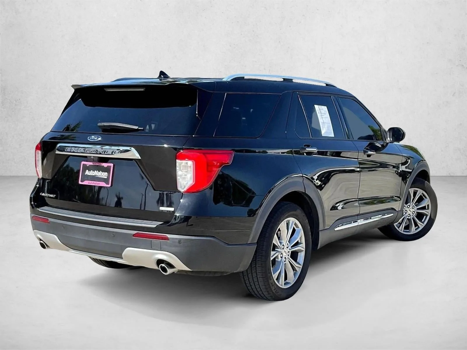 2020 Ford Explorer Limited RWD photo 2