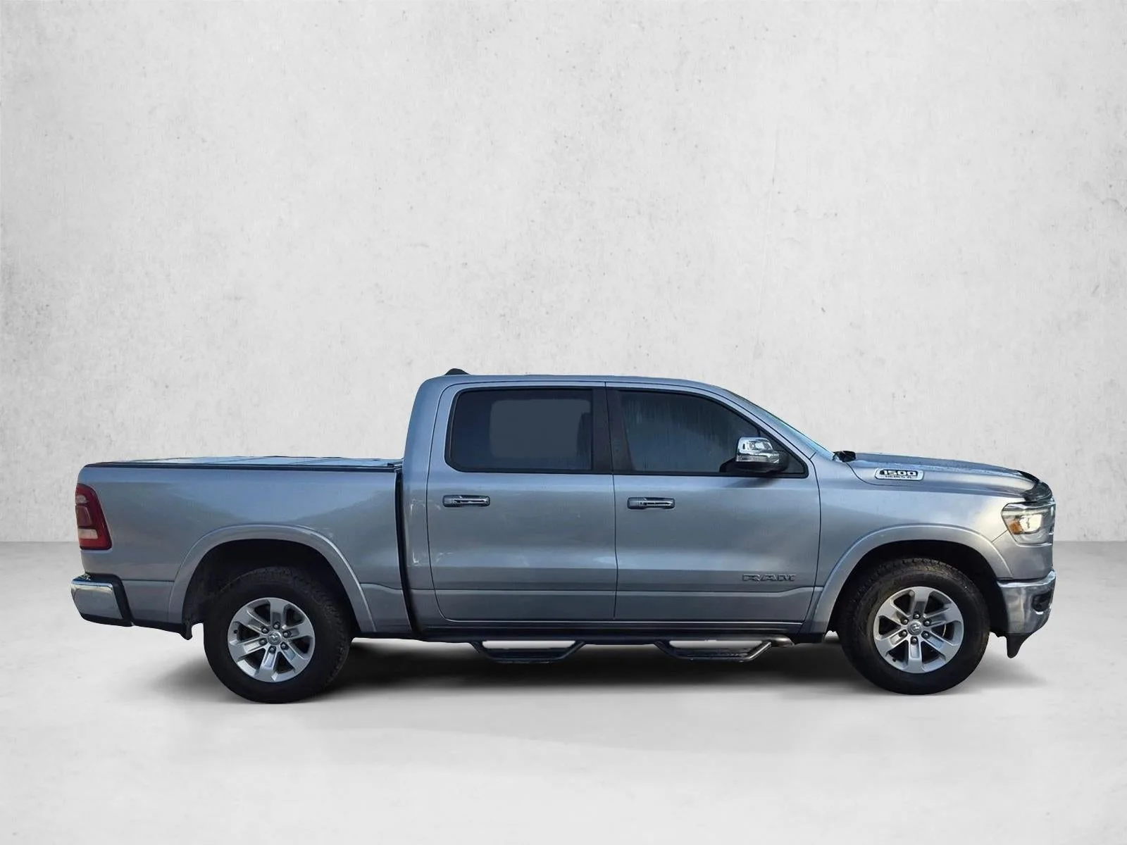 2021 RAM 1500 Laramie 4x2 Crew Cab 5'7" Box photo 4