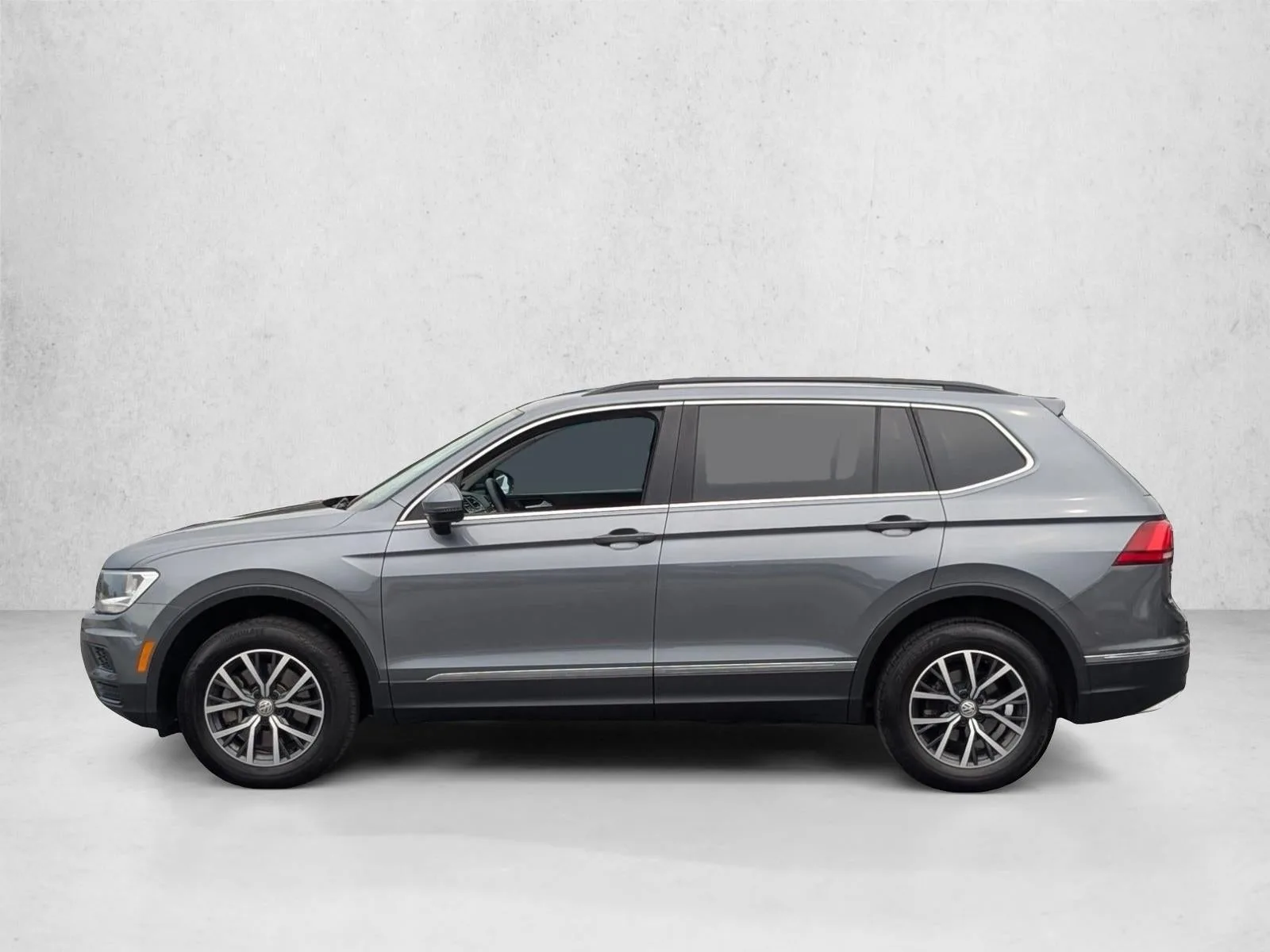 2020 Volkswagen Tiguan 2.0T SEL photo 8
