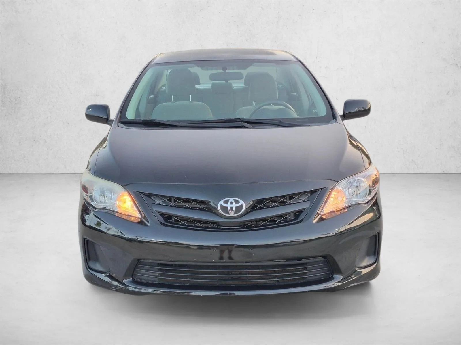 2013 Toyota Corolla 4dr Sdn Auto L (Natl) photo 2
