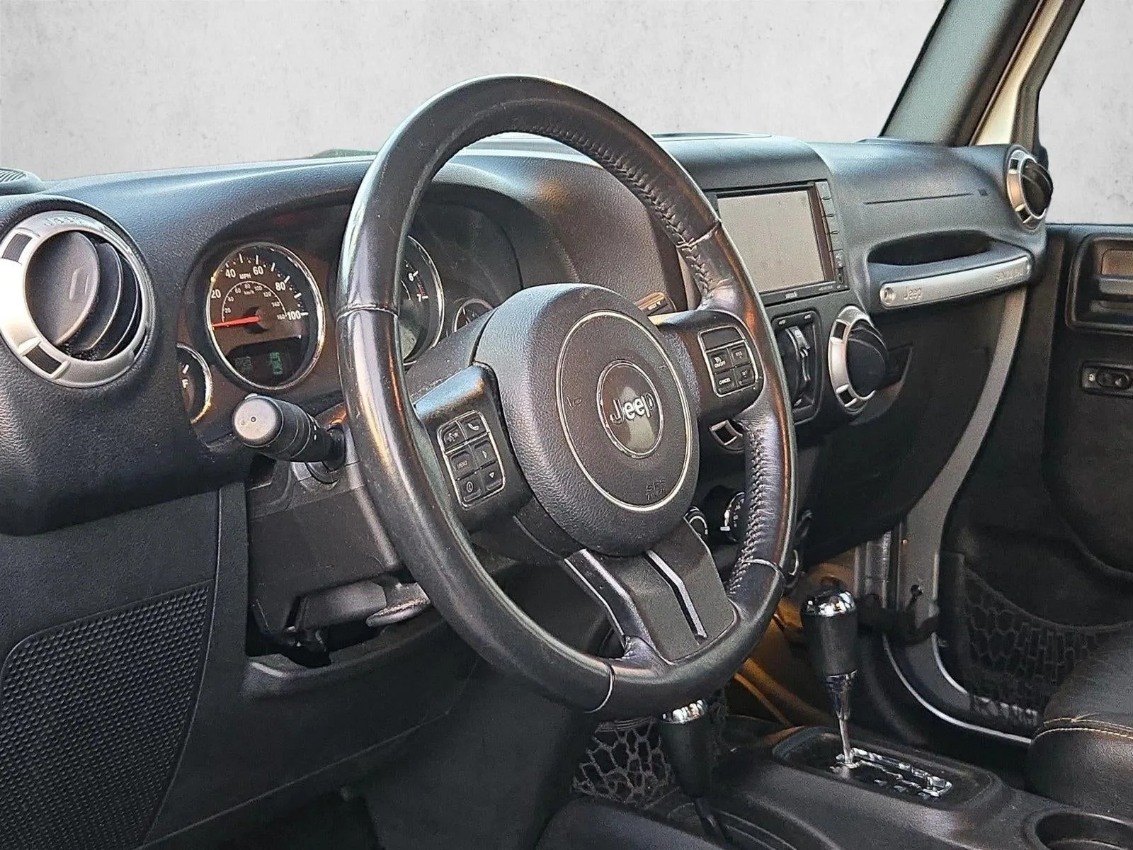 2016 Jeep Wrangler Unlimited 4WD 4dr Sahara photo 9