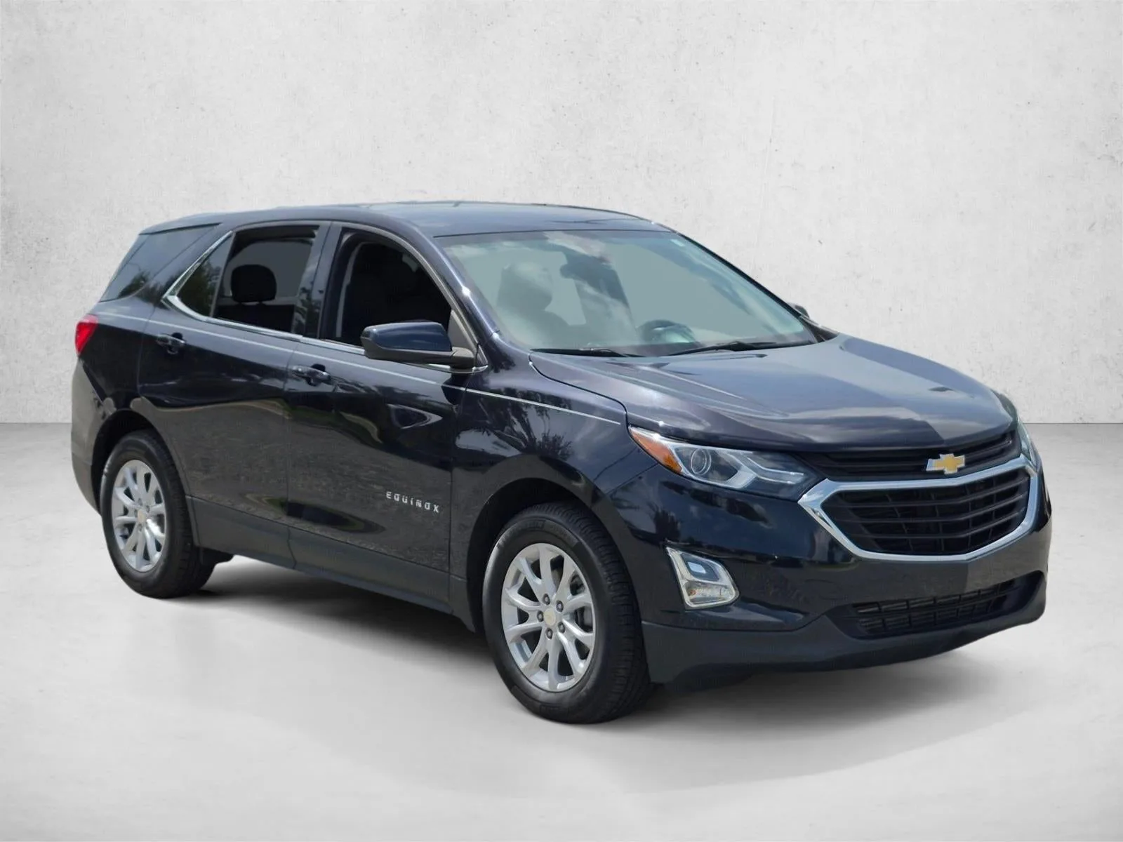 2020 Chevrolet Equinox FWD LT photo 3