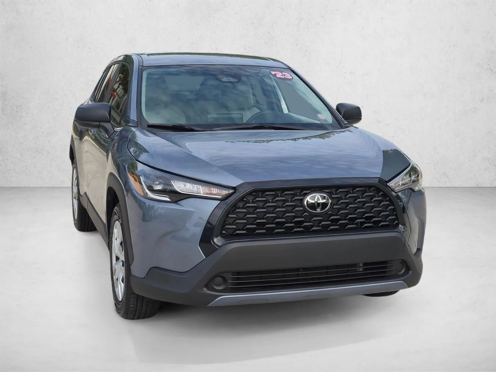 2023 Toyota Corolla Cross L 2WD (Natl) photo 3