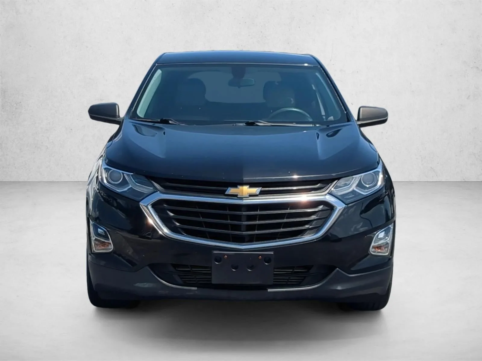 2018 Chevrolet Equinox LS photo 2