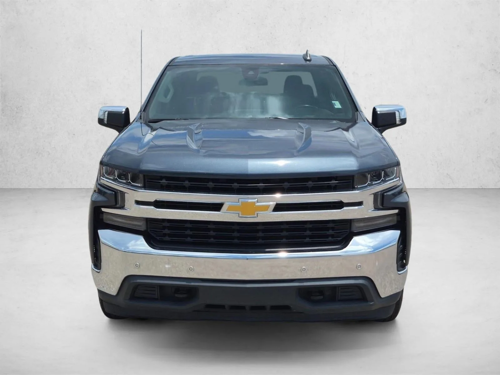 2020 Chevrolet Silverado 1500 LT photo 2