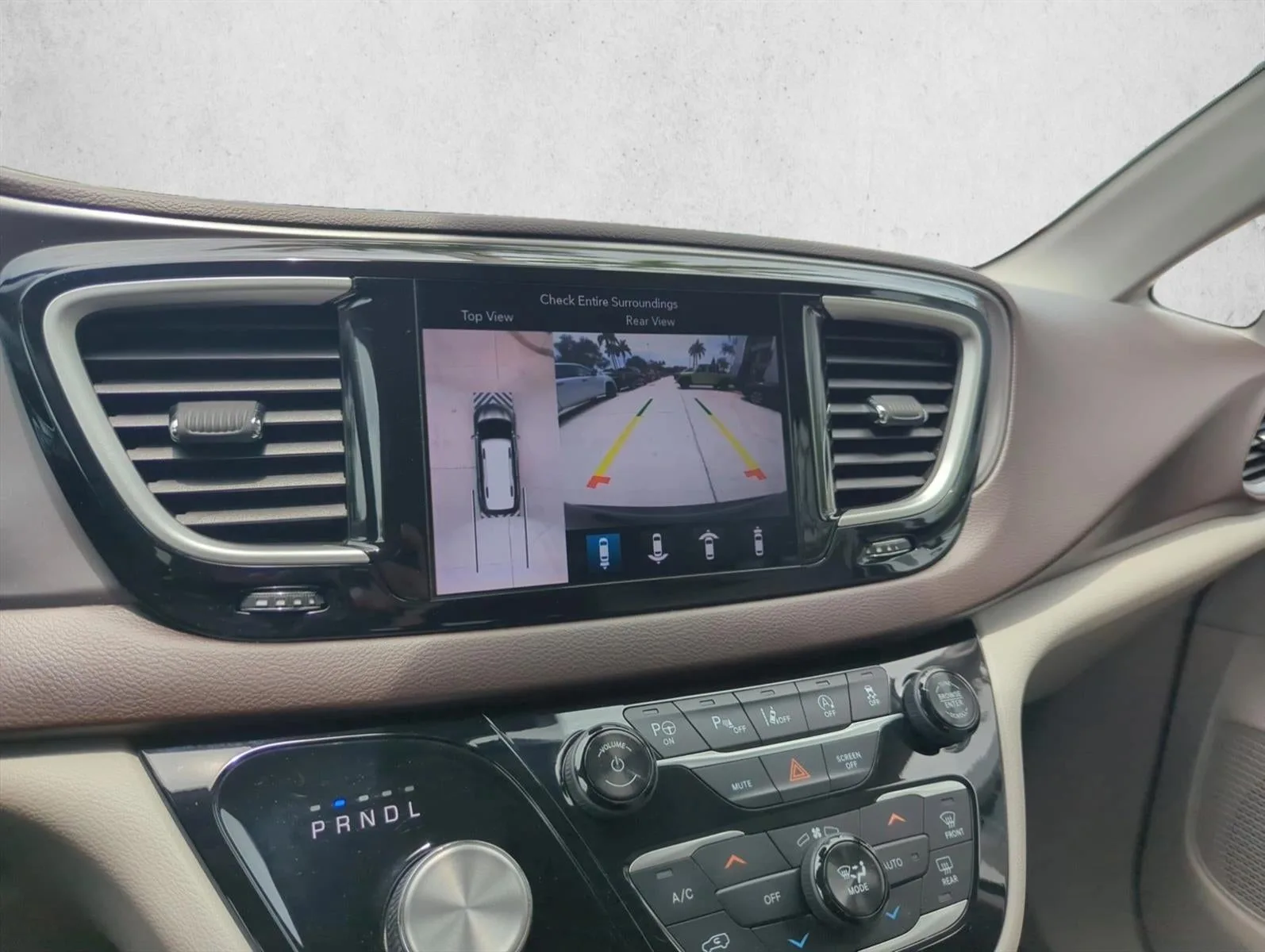 2018 Chrysler Pacifica Touring L FWD photo 9