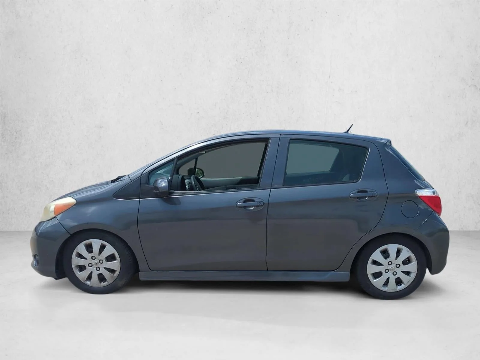 2013 Toyota Yaris 5dr Liftback Auto L (Natl) photo 6