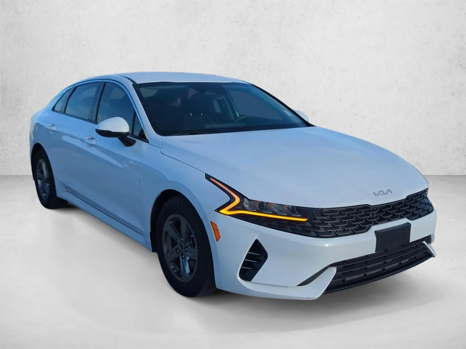 2022 Kia K5 LXS Auto FWD photo 3