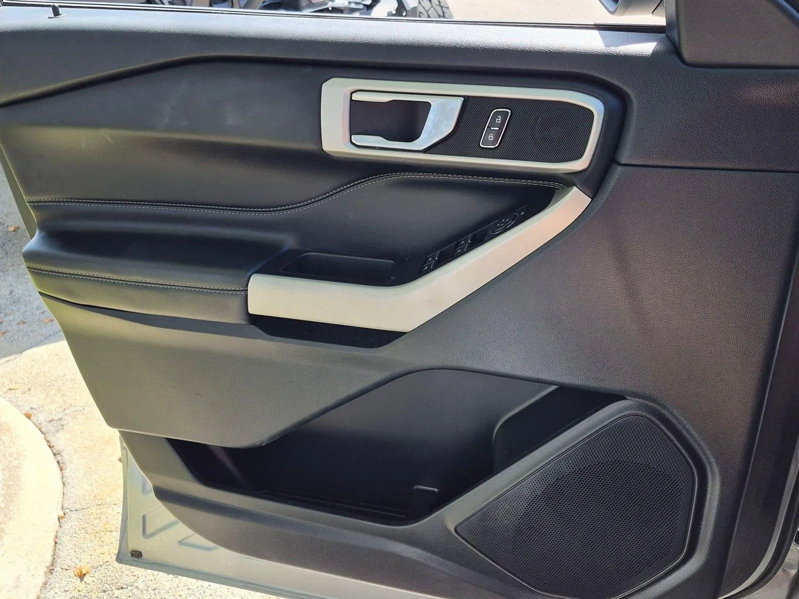 2022 Ford Explorer XLT RWD photo 12