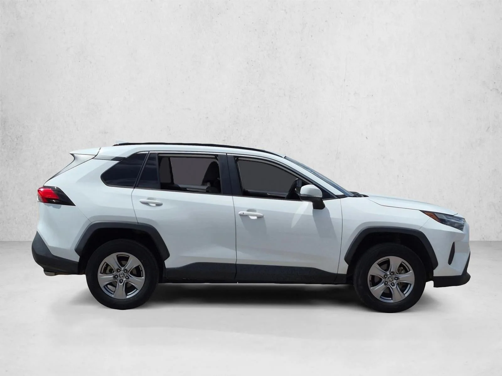 2023 Toyota RAV4 XLE photo 4