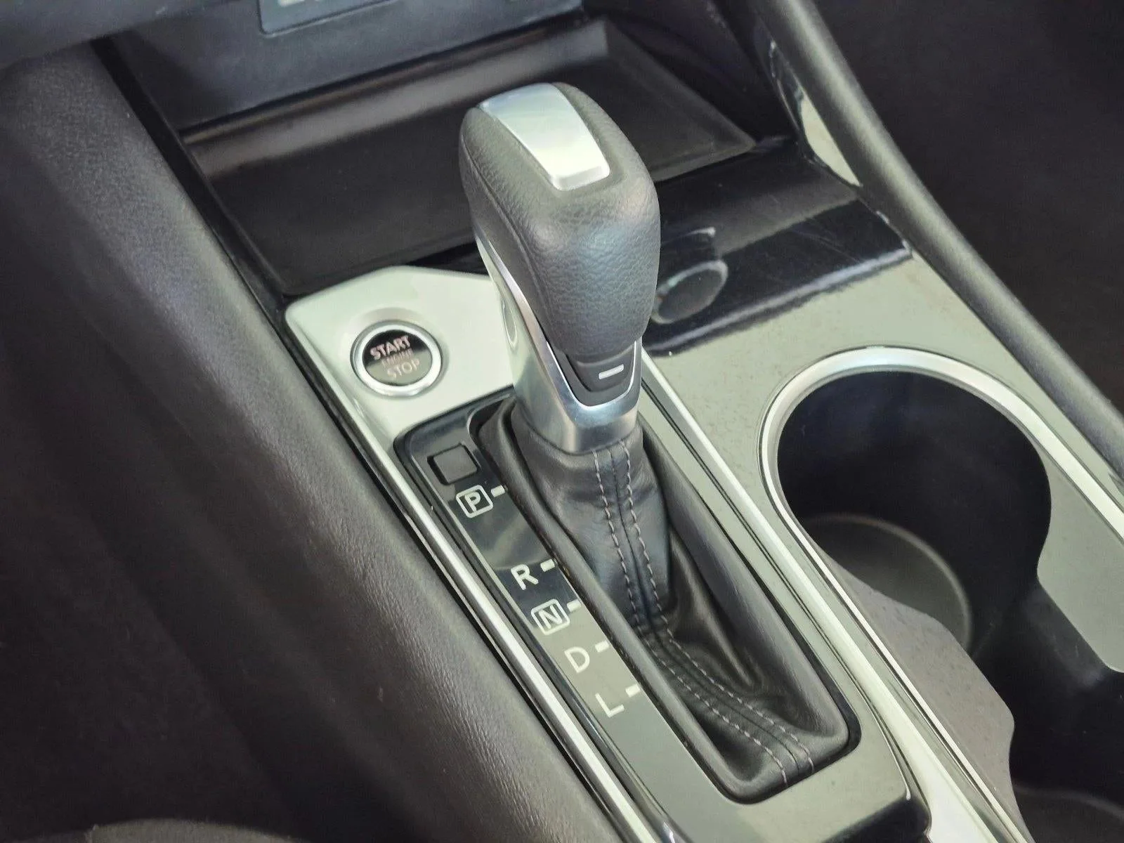 2024 Nissan Altima 2.5 SV Sedan photo 12
