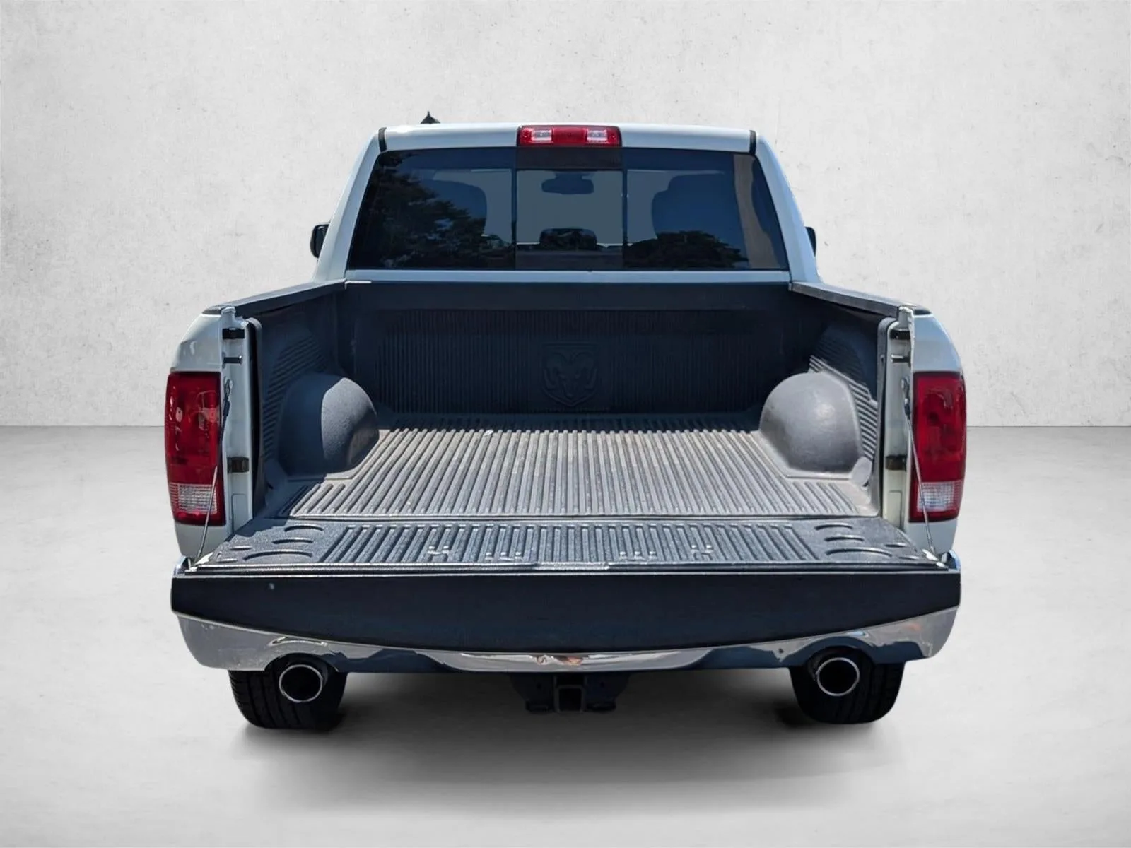 2016 RAM 1500 2WD Crew Cab 5.7 Ft Box Lone Star photo 6