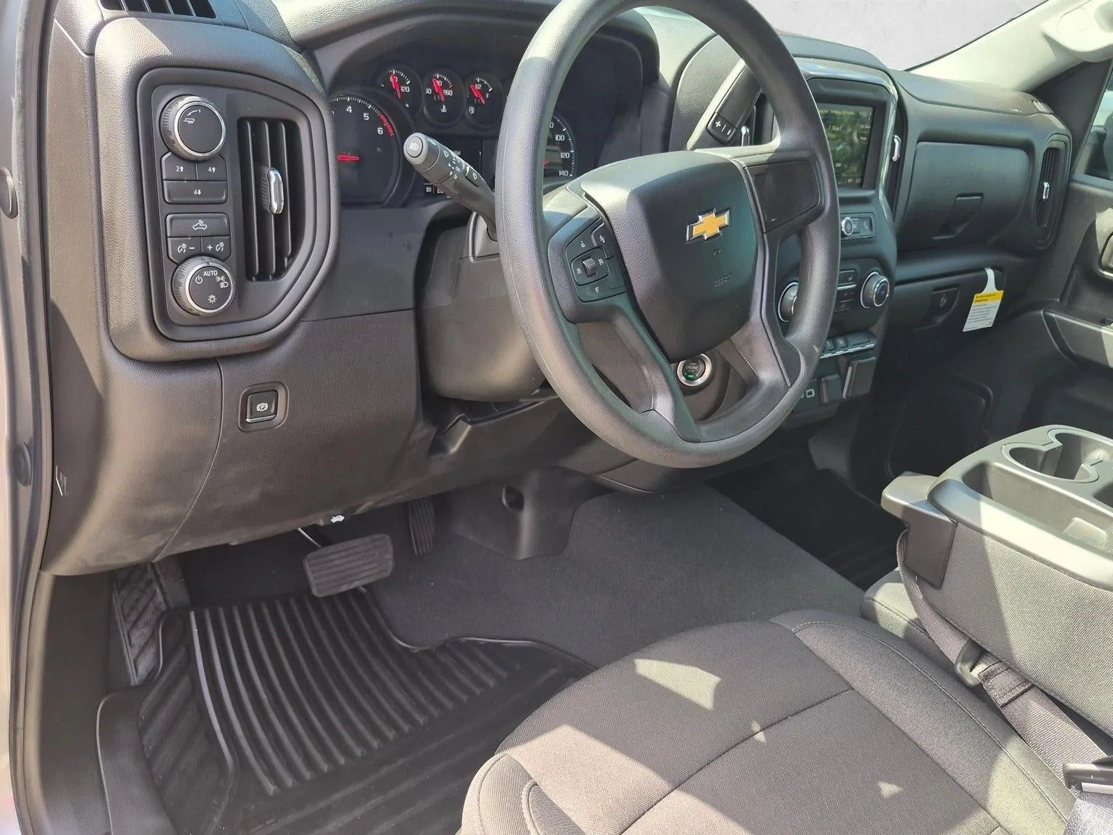 2024 Chevrolet Silverado 2500 HD Custom photo 3