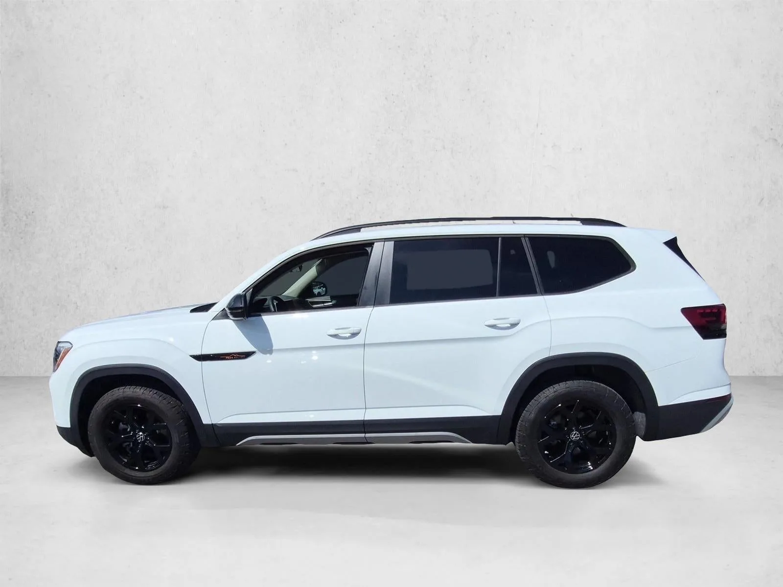 2024 Volkswagen Atlas 2.0T Peak Edition SE w/Technology photo 9