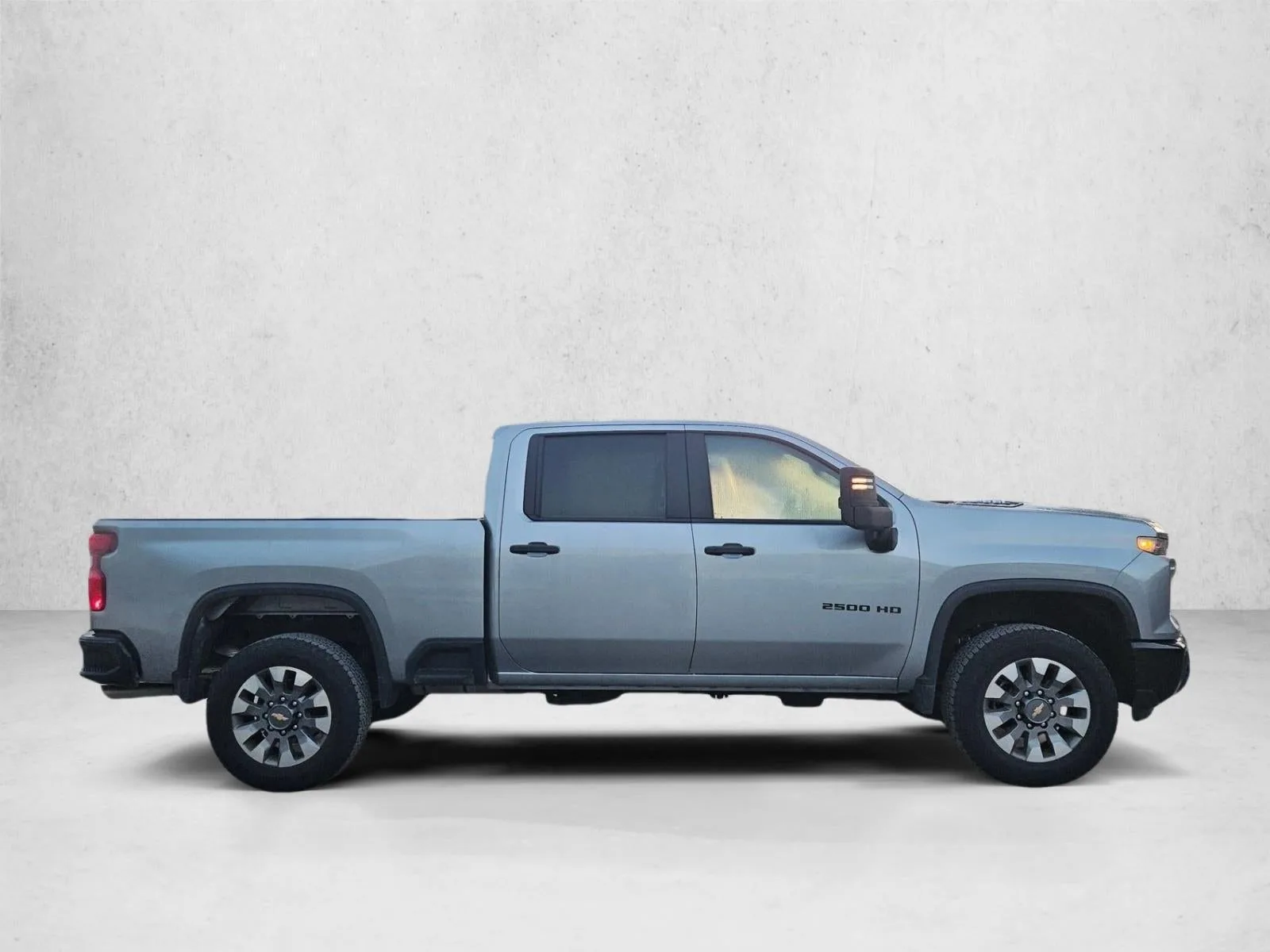 2024 Chevrolet Silverado 2500 HD Custom photo 4