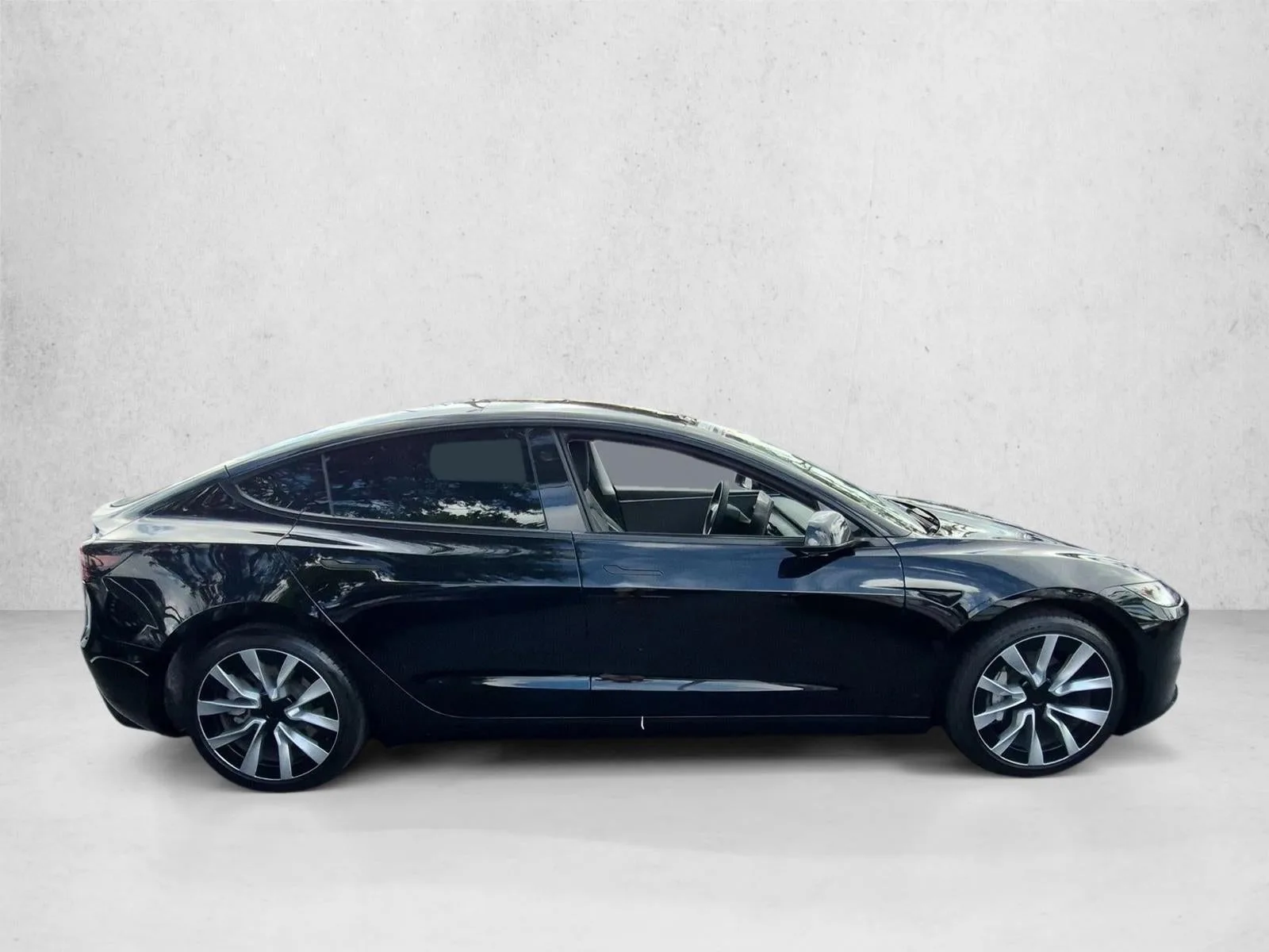 2025 Tesla Model 3 Long Range photo 4