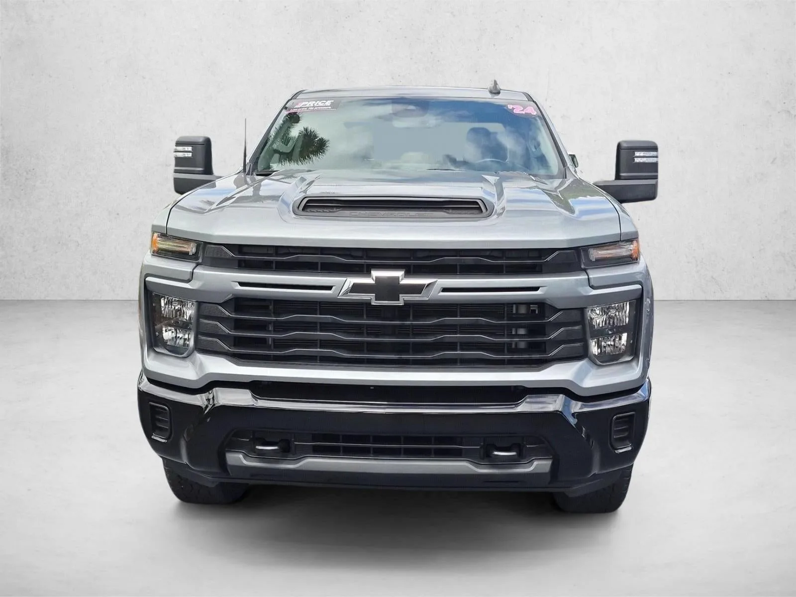 2024 Chevrolet Silverado 2500 HD Custom photo 2