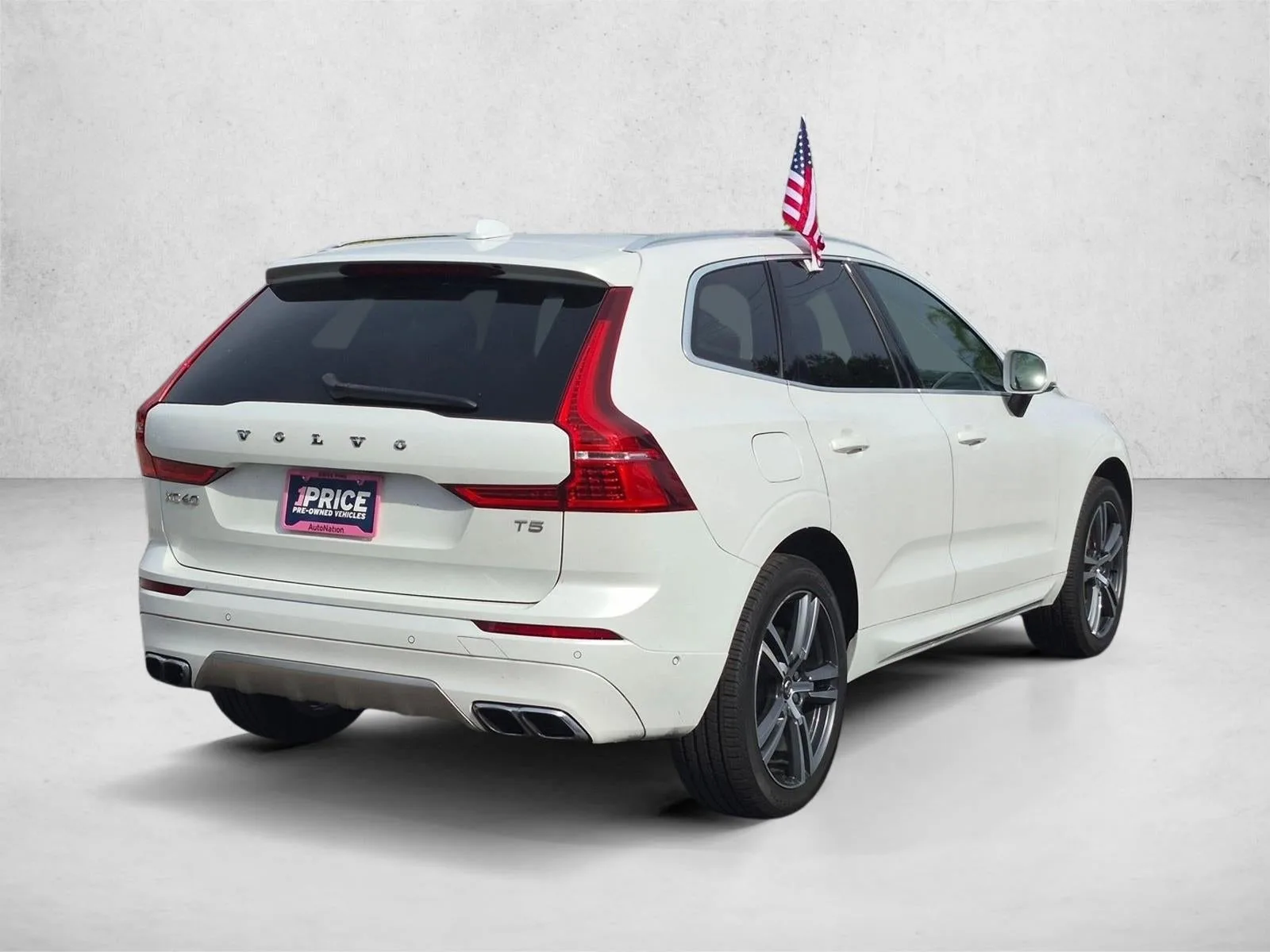 2019 Volvo XC60 T5 Momentum photo 5