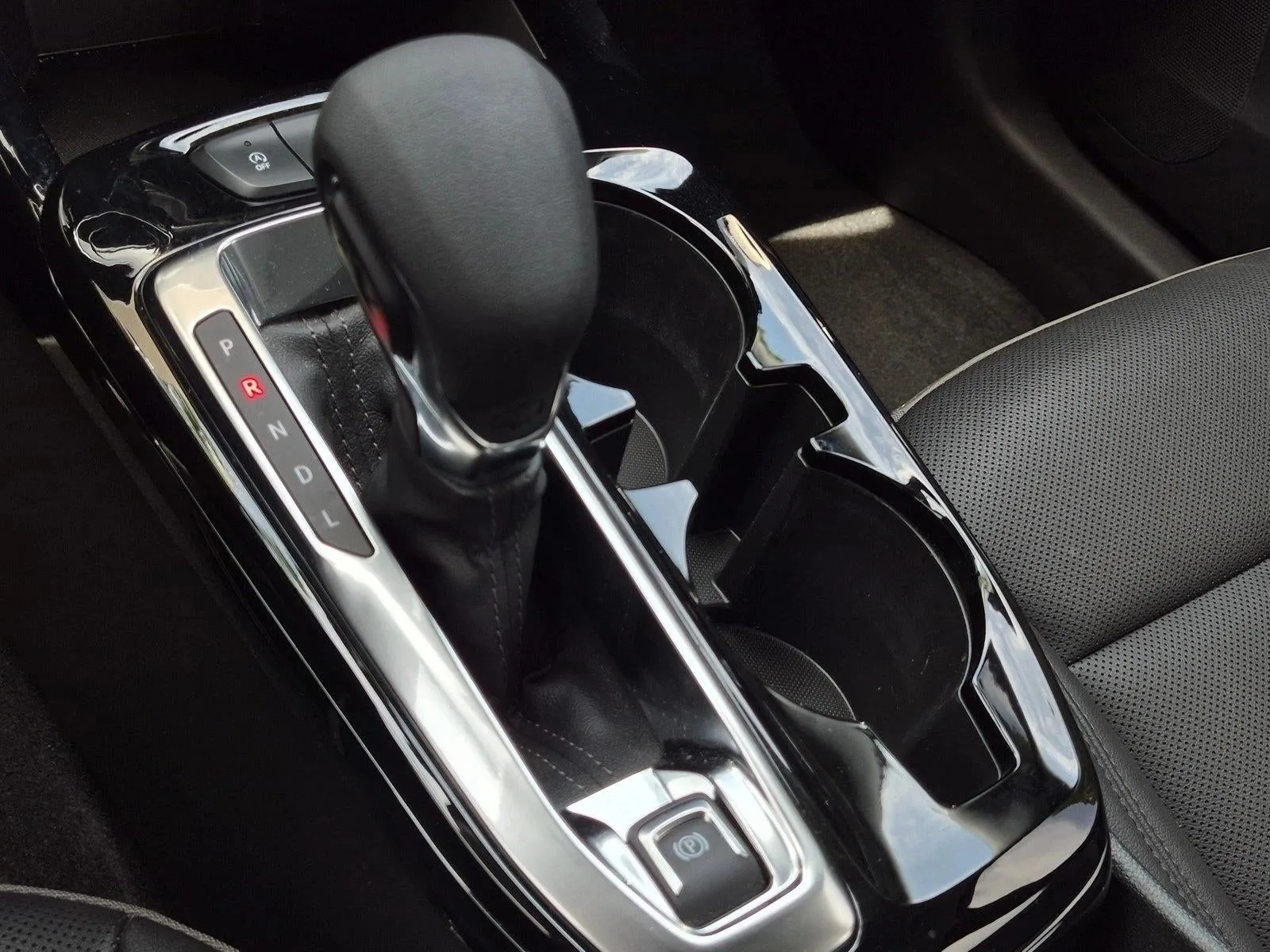 2025 Chevrolet Trax FWD 4dr ACTIV photo 11