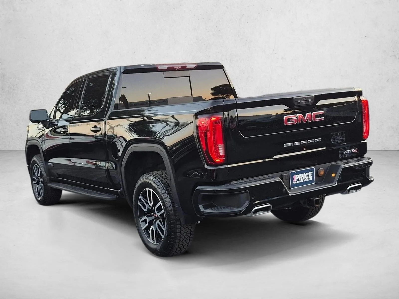 2025 GMC Sierra 1500 AT4 photo 8