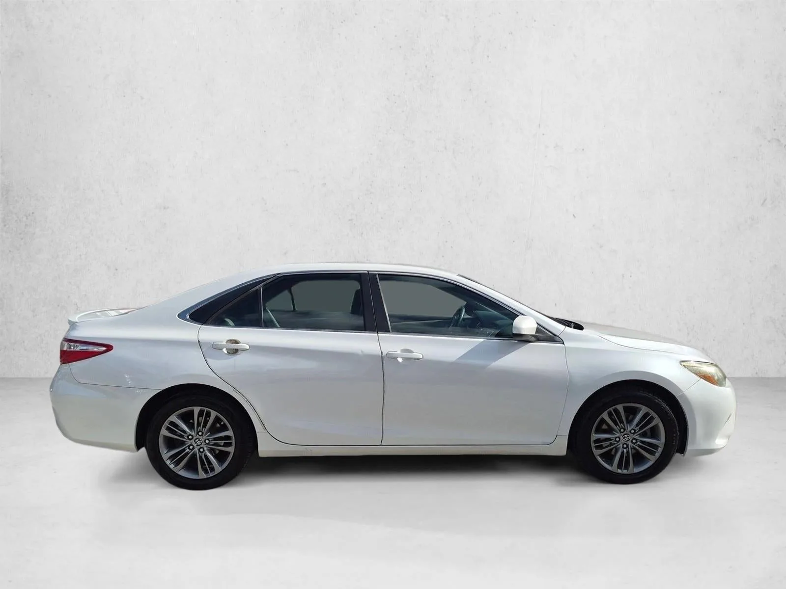 2015 Toyota Camry 4dr Sdn I4 Auto SE (SE) photo 4