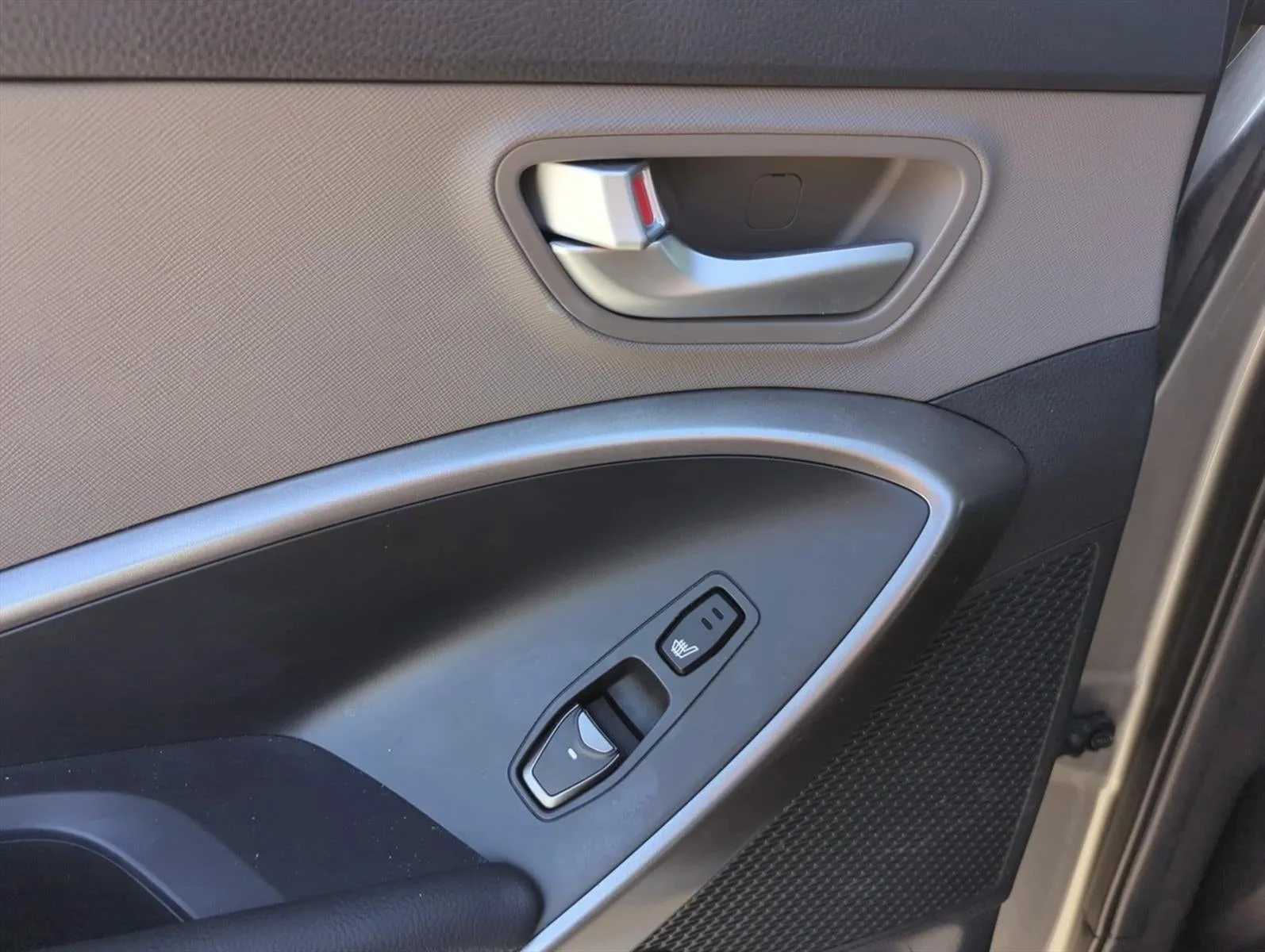 2017 Hyundai Santa Fe Sport 2.4L Auto AWD photo 8