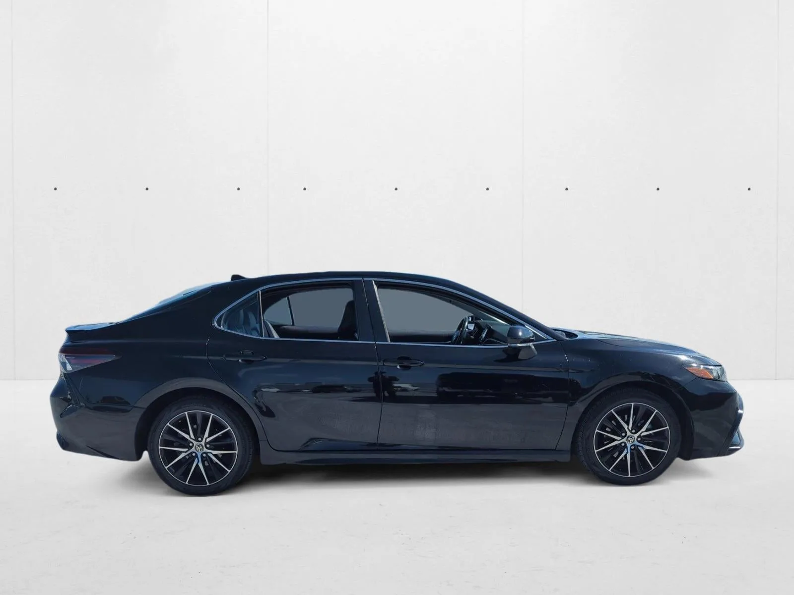 2023 Toyota Camry SE Auto (SE) photo 4