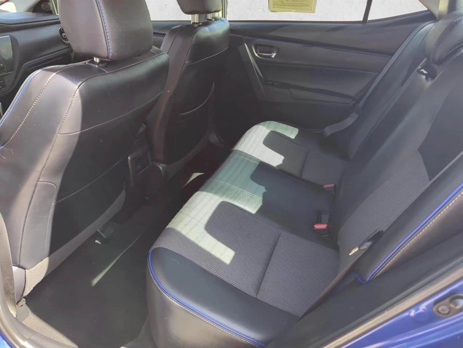 2018 Toyota Corolla SE CVT (Natl) photo 11