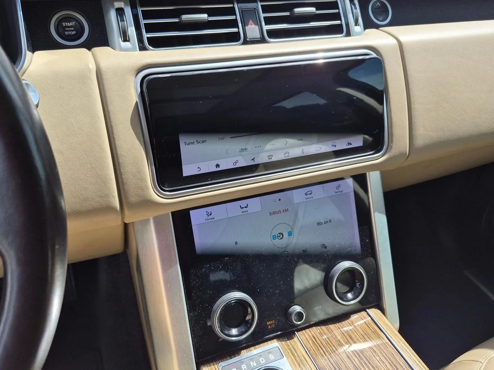2019 Land Rover Range Rover 3.0L V6 Supercharged HSE photo 9