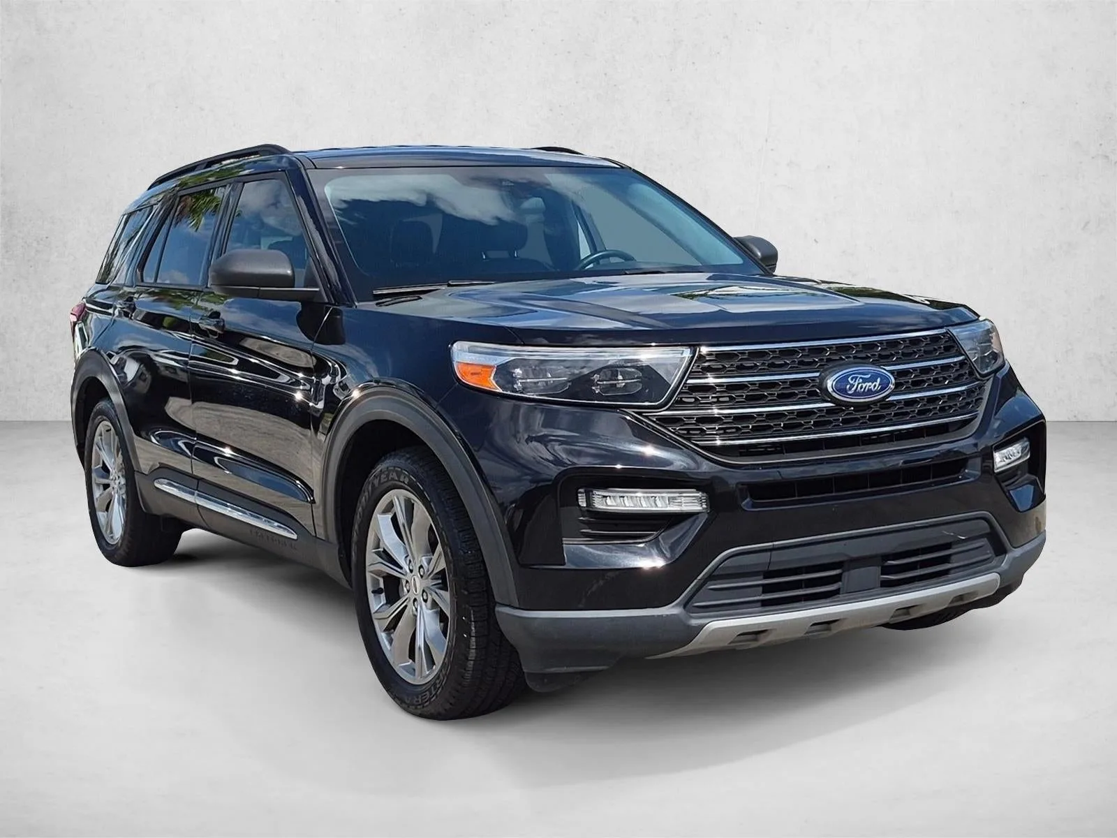 2022 Ford Explorer XLT RWD photo 3