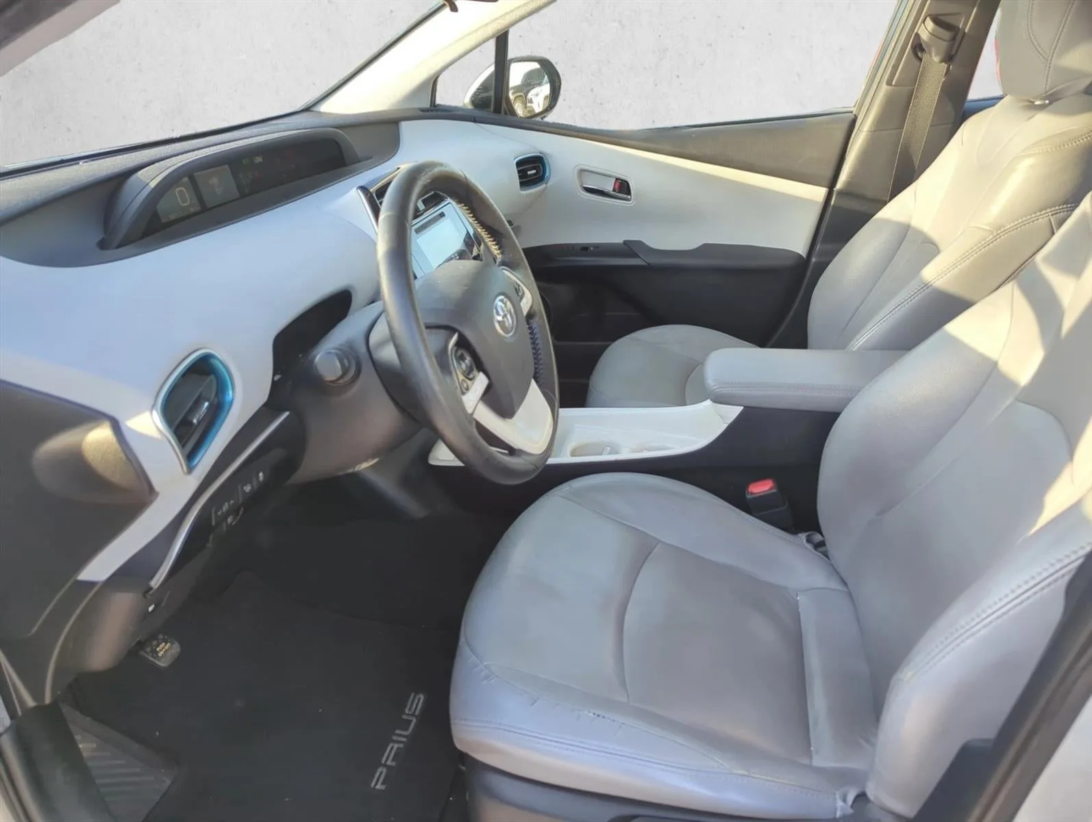 2017 Toyota Prius Three (GS) photo 11
