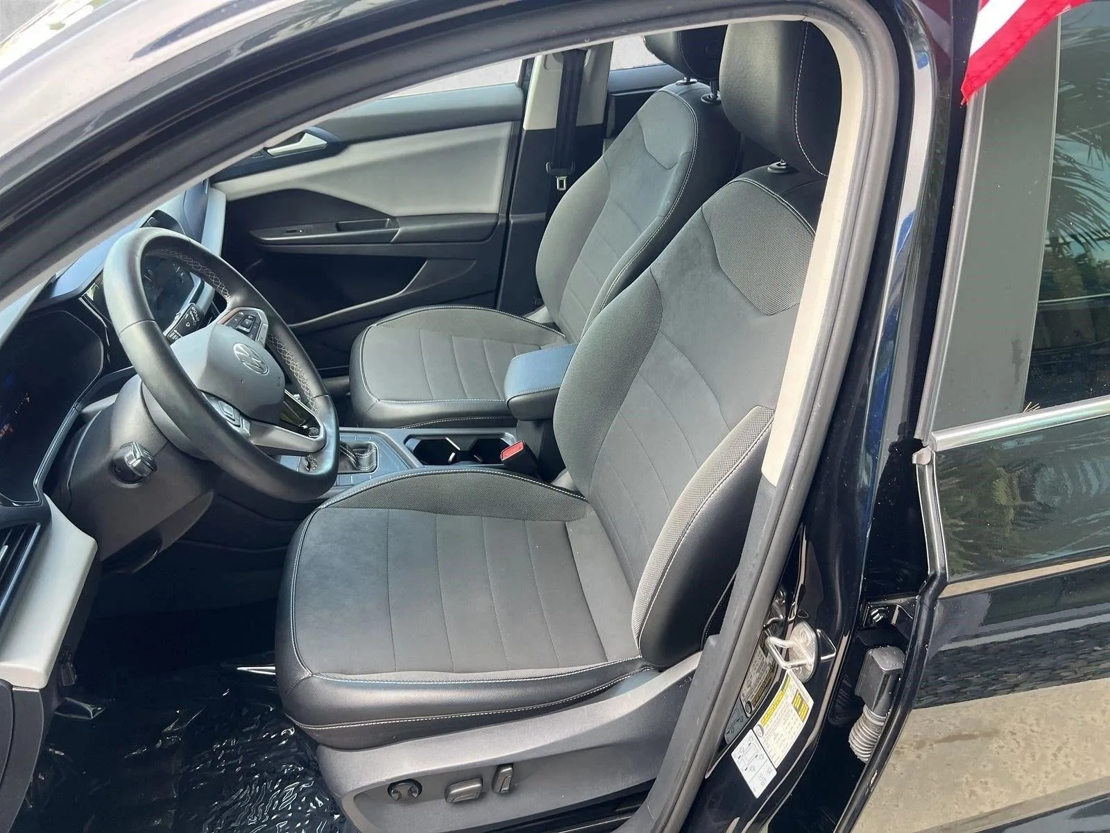 2022 Volkswagen Taos SE FWD photo 11