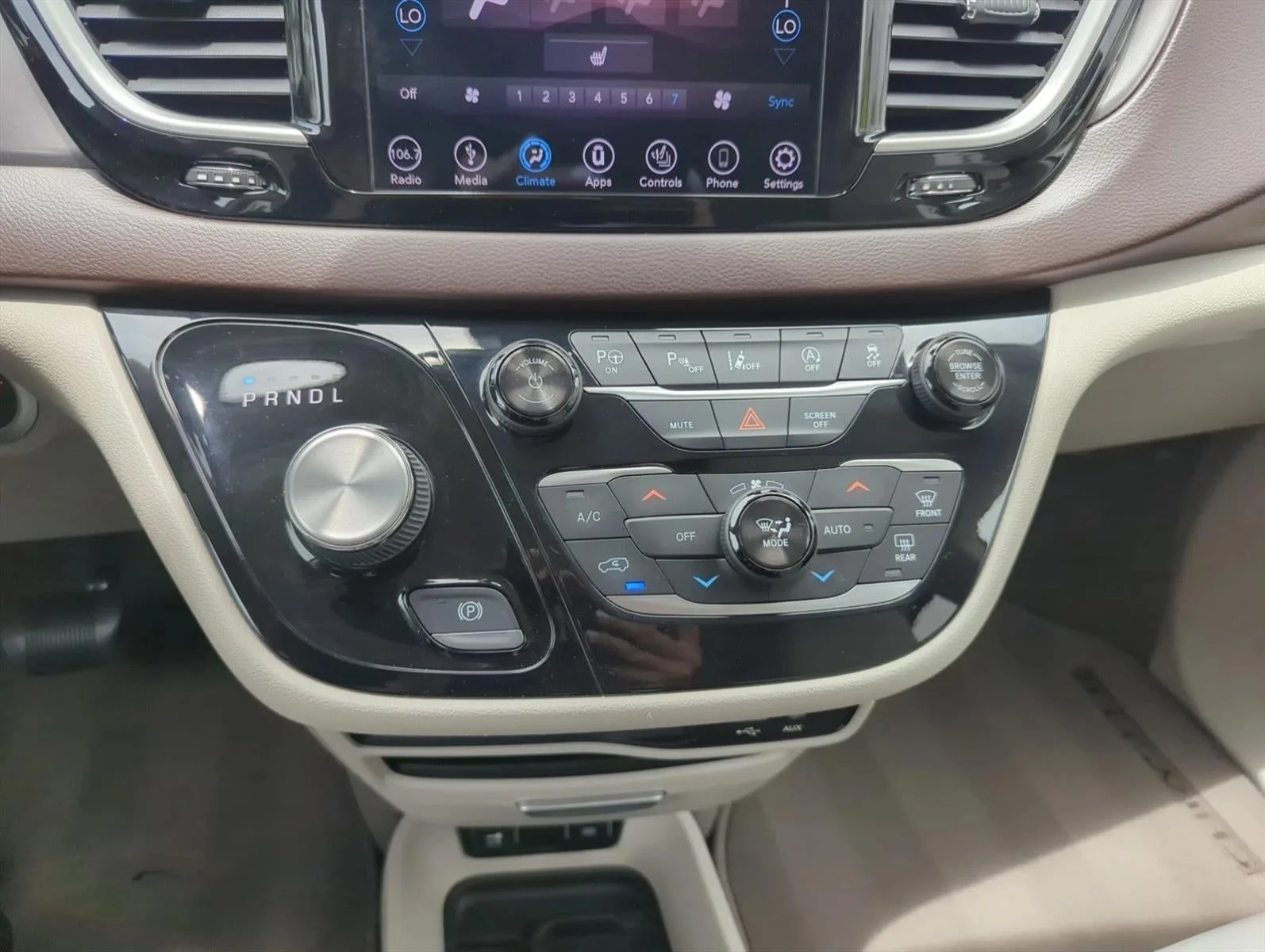 2018 Chrysler Pacifica Touring L FWD photo 8