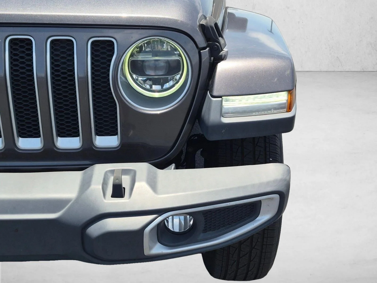 2018 Jeep Wrangler Unlimited Sahara 4x4 photo 9