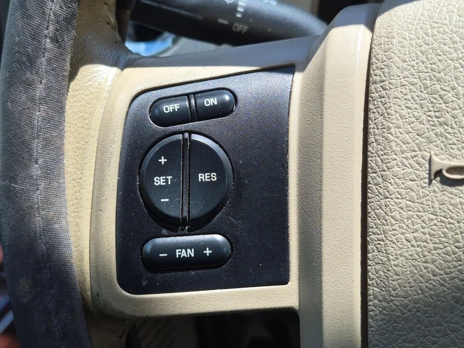 2008 Ford Super Duty F-250 SRW XL photo 7