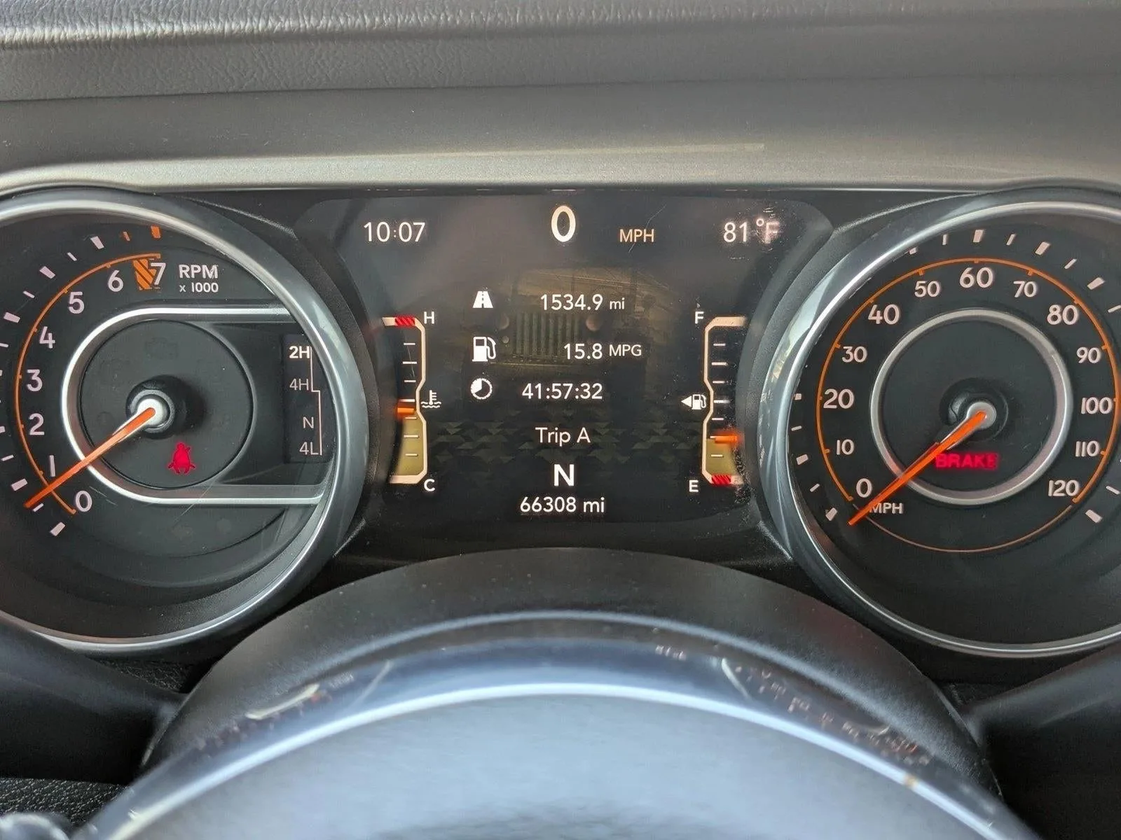 2018 Jeep Wrangler Unlimited Sahara 4x4 photo 10