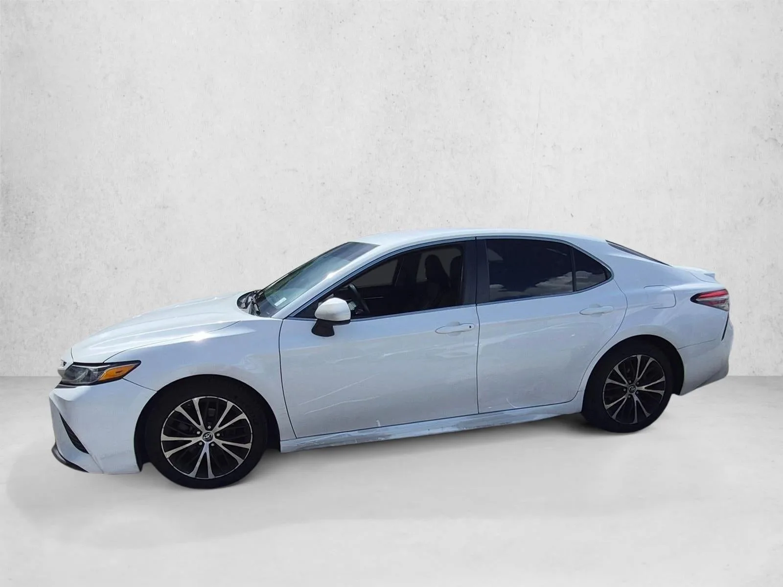 2018 Toyota Camry SE Auto (SE) photo 4