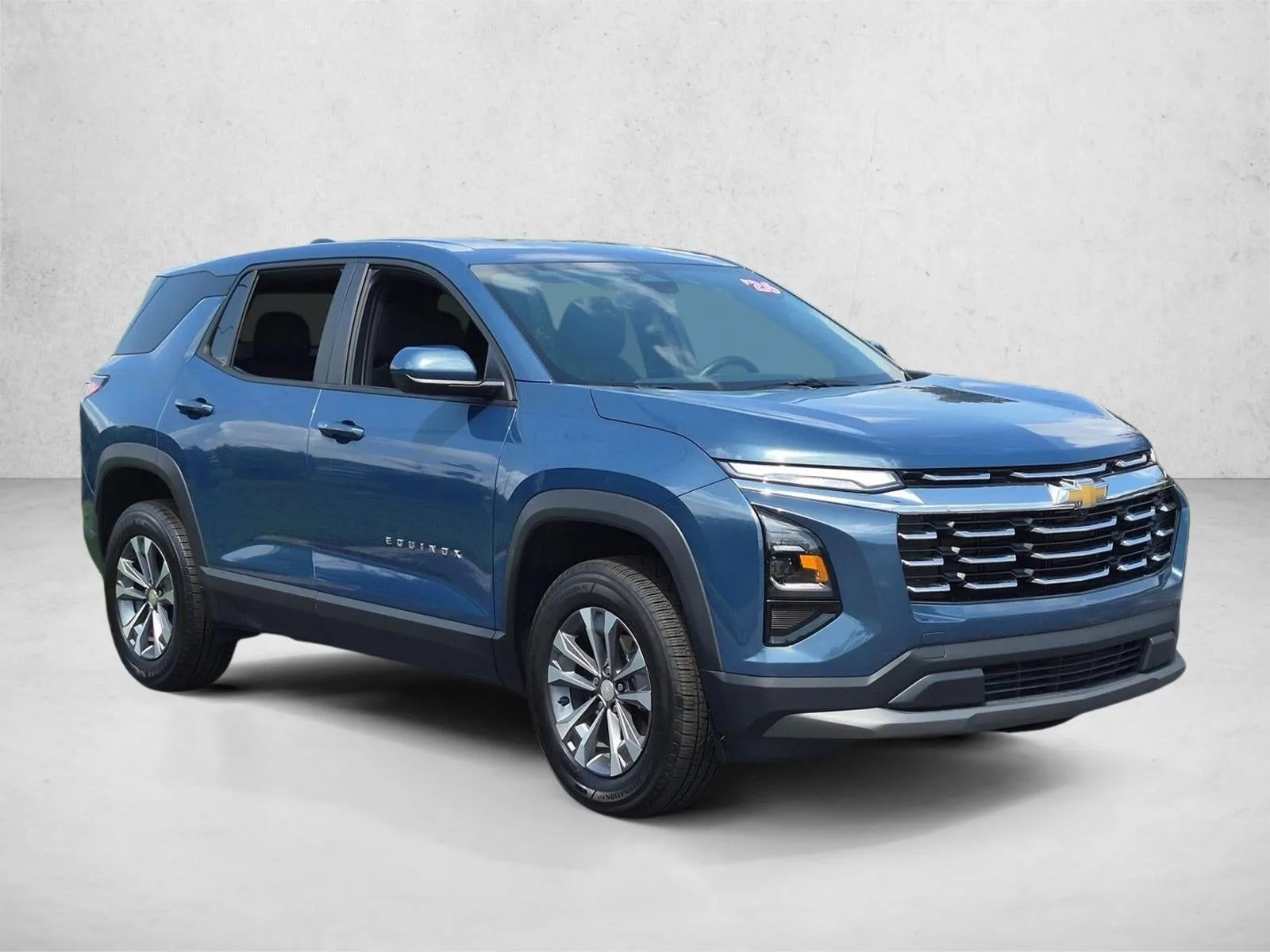 2026 Chevrolet Equinox FWD LT photo 3