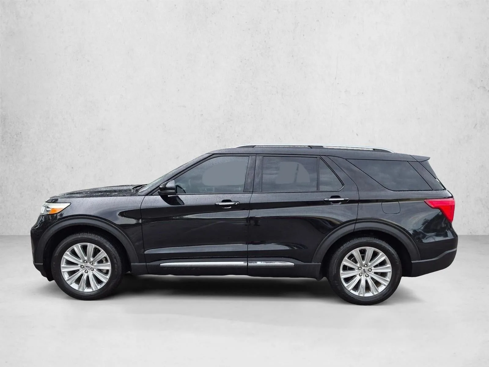 2020 Ford Explorer Limited RWD photo 9