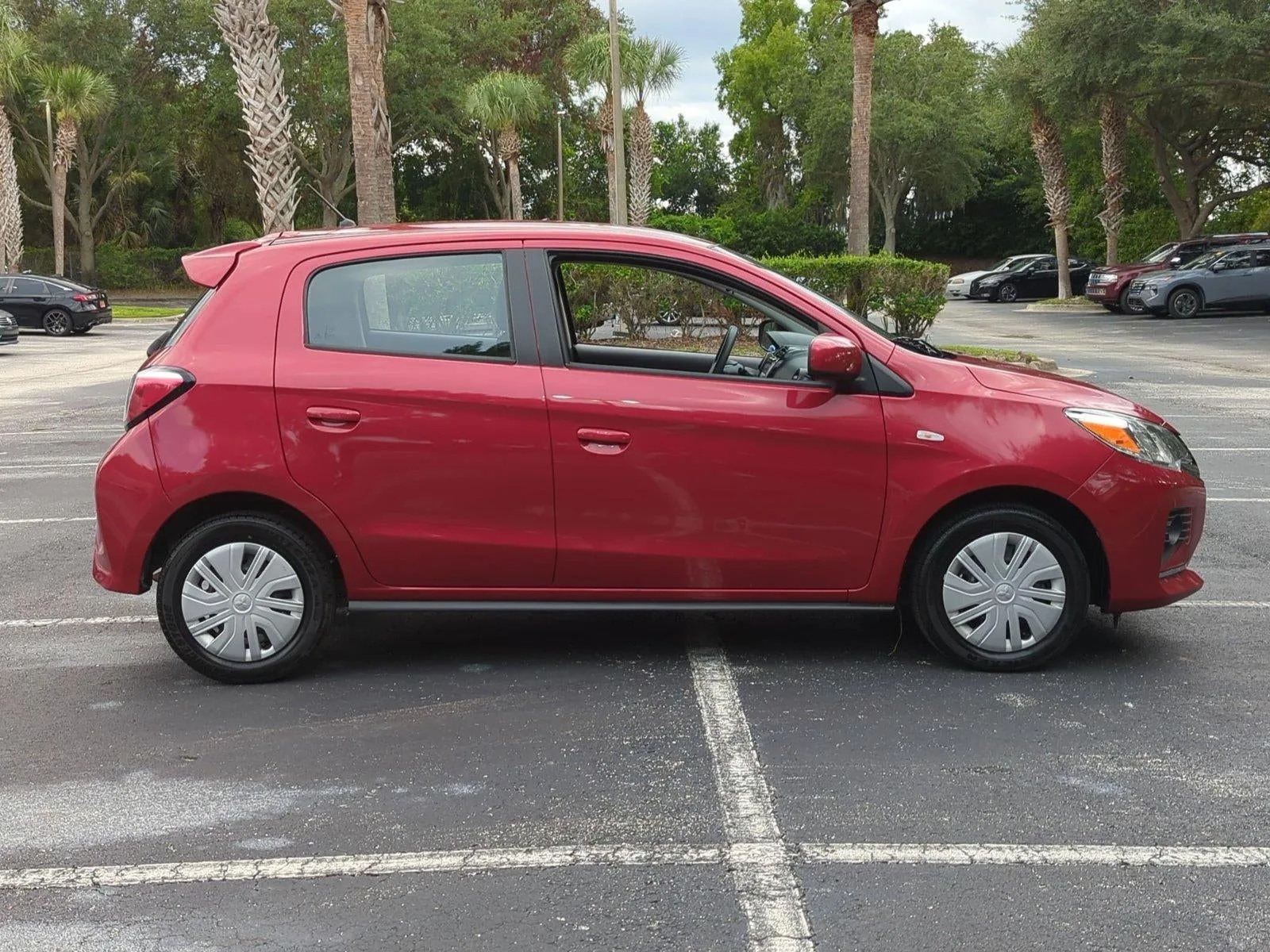 2024 Mitsubishi Mirage ES CVT photo 4