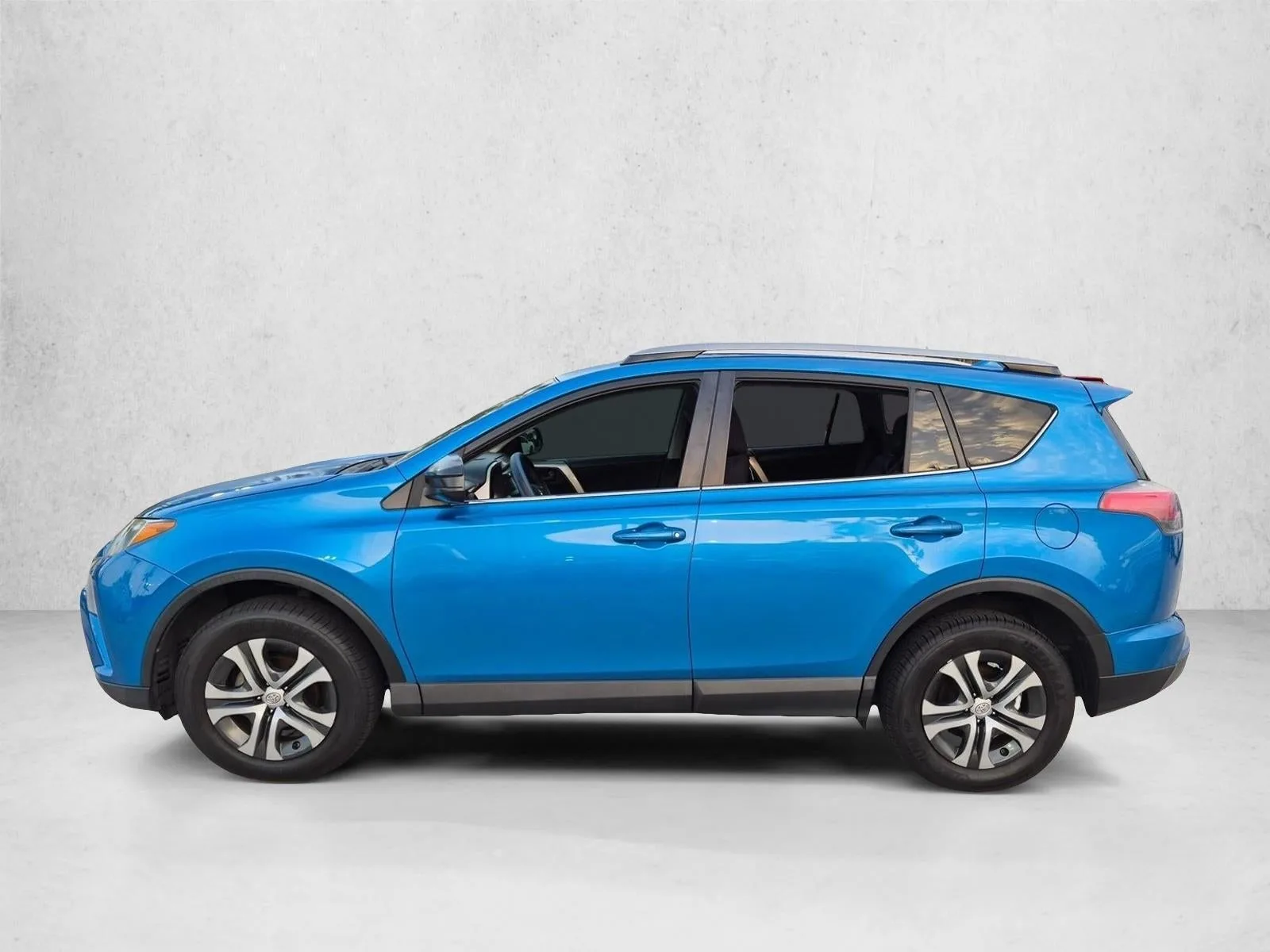 2018 Toyota RAV4 LE FWD (GS) photo 8