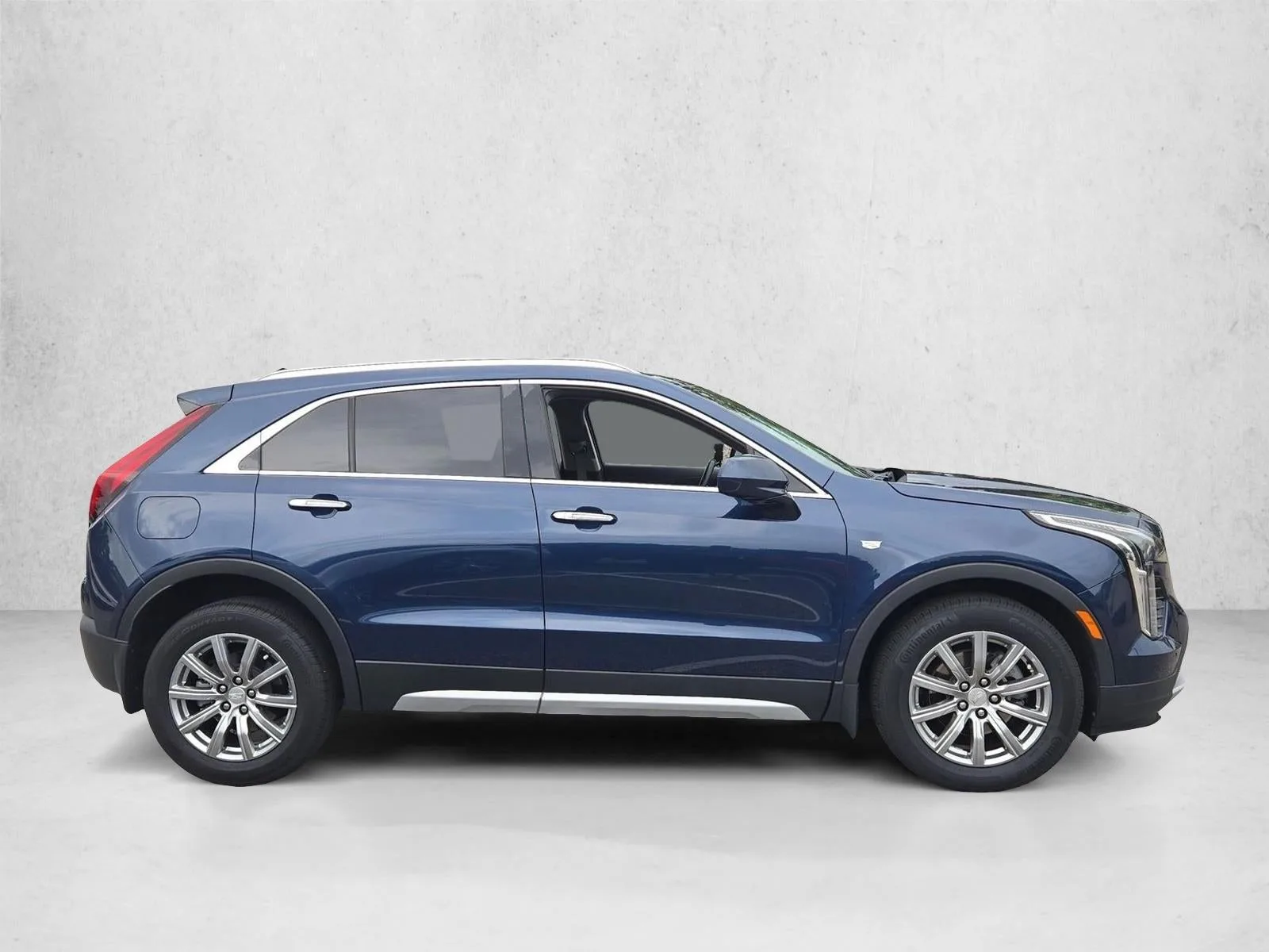 2020 Cadillac XT4 FWD 4dr Premium Luxury photo 4