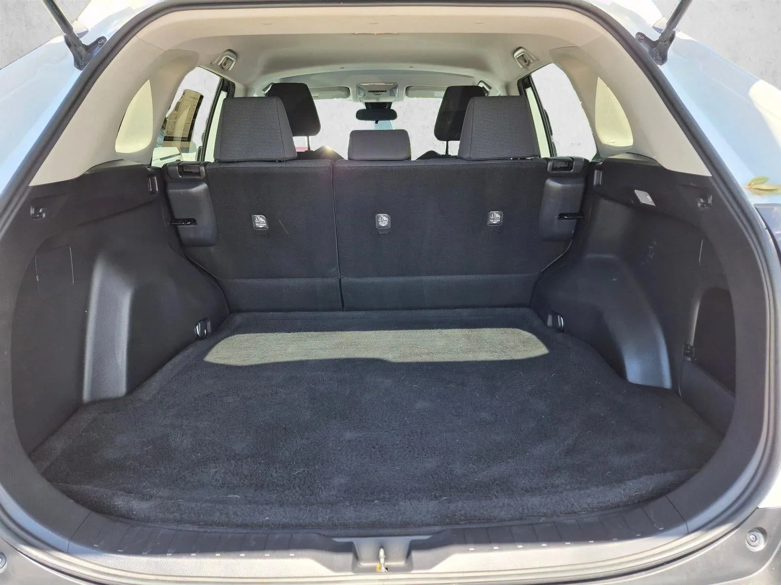 2019 Toyota RAV4 LE FWD (GS) photo 6