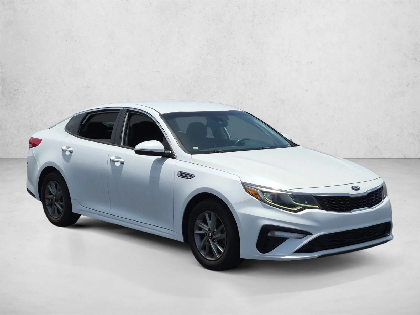 2019 Kia Optima LX photo 3