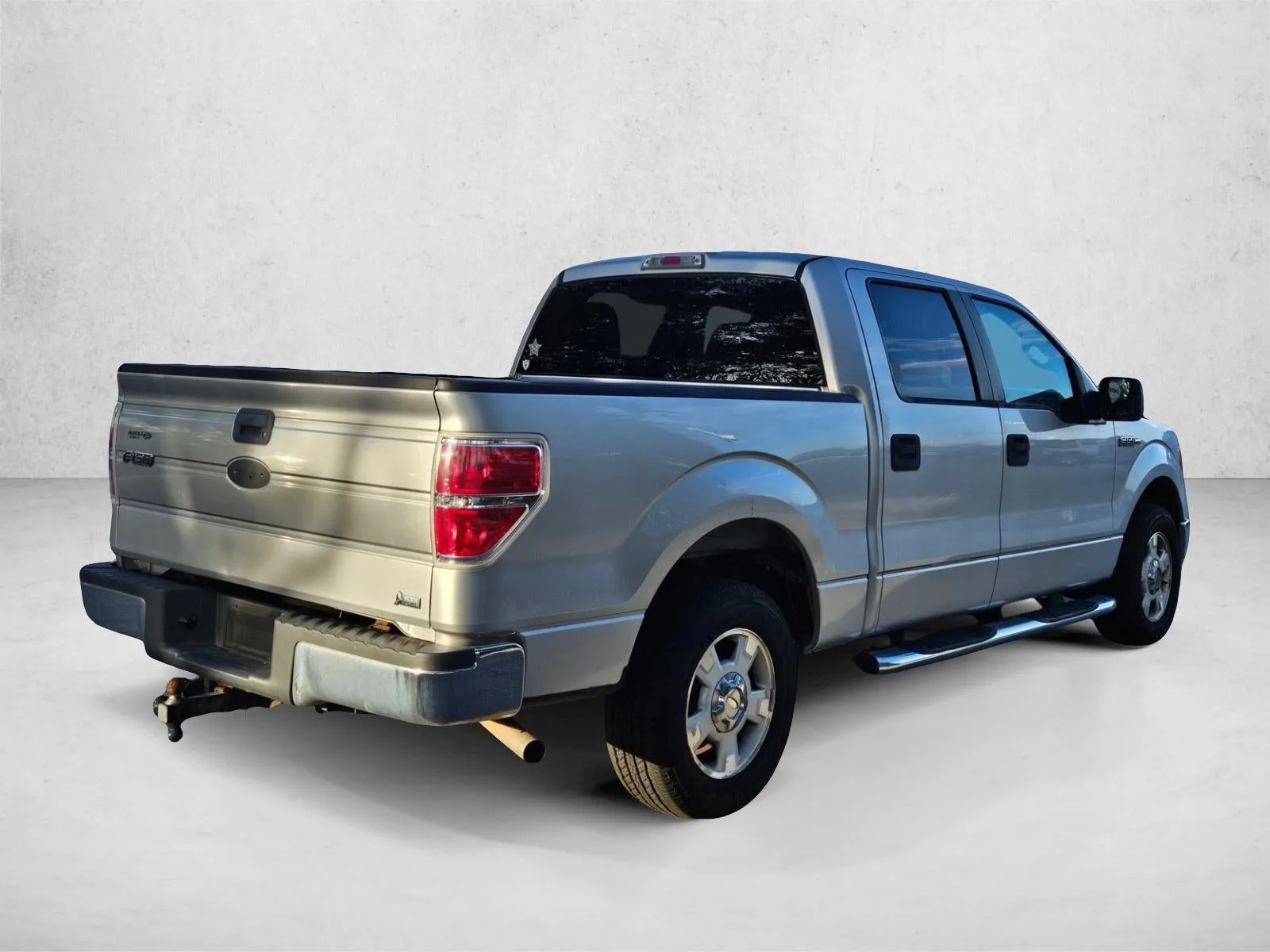 2010 Ford F-150 2WD SuperCrew 5-1/2 Ft Box XLT photo 5