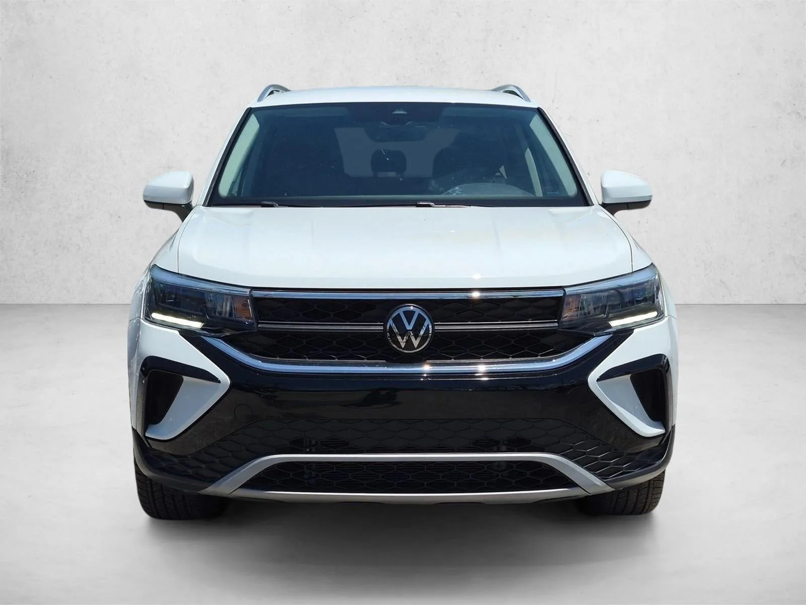 2024 Volkswagen Taos SE FWD photo 2