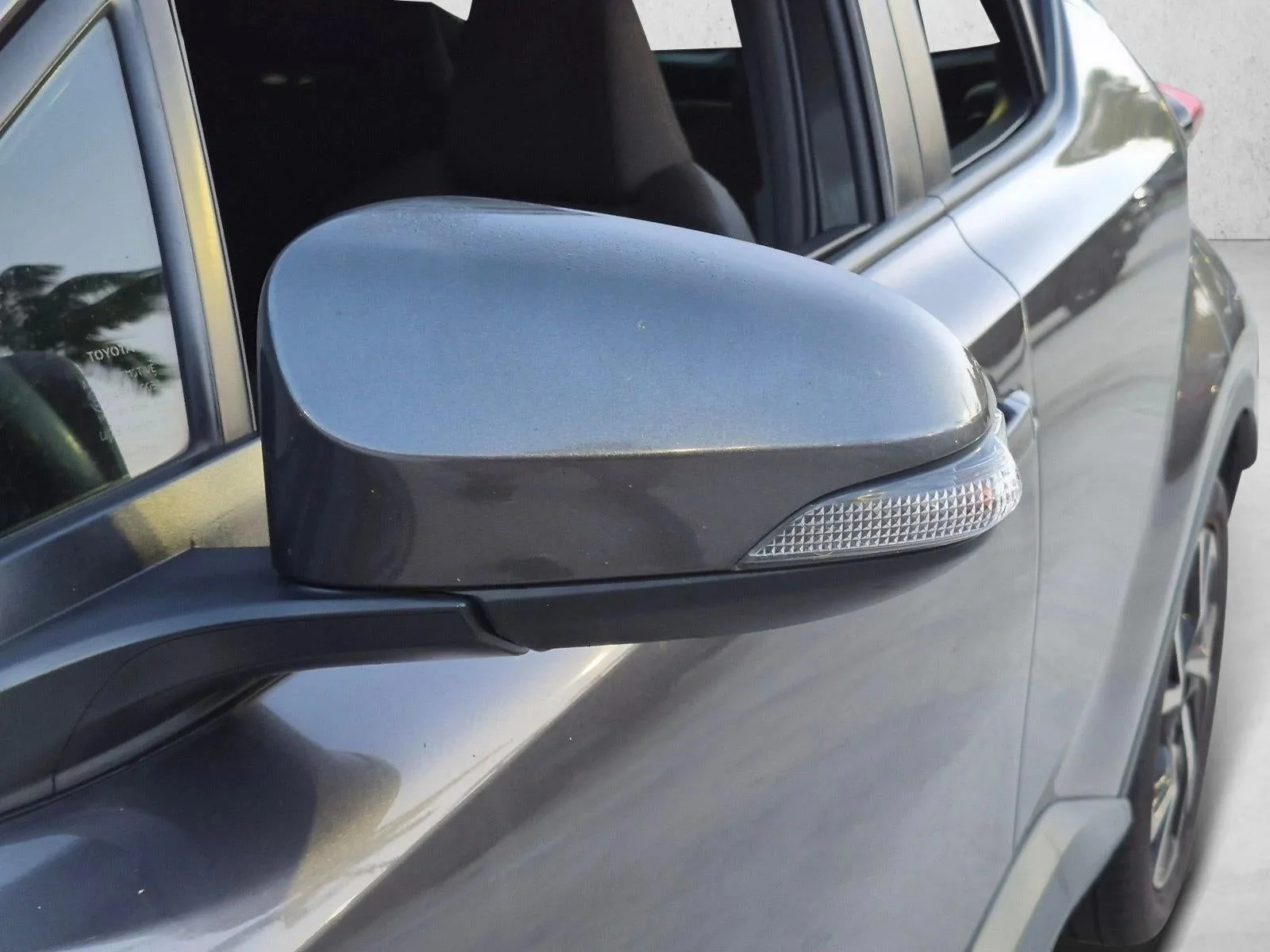2021 Toyota C-HR XLE FWD (Natl) photo 8