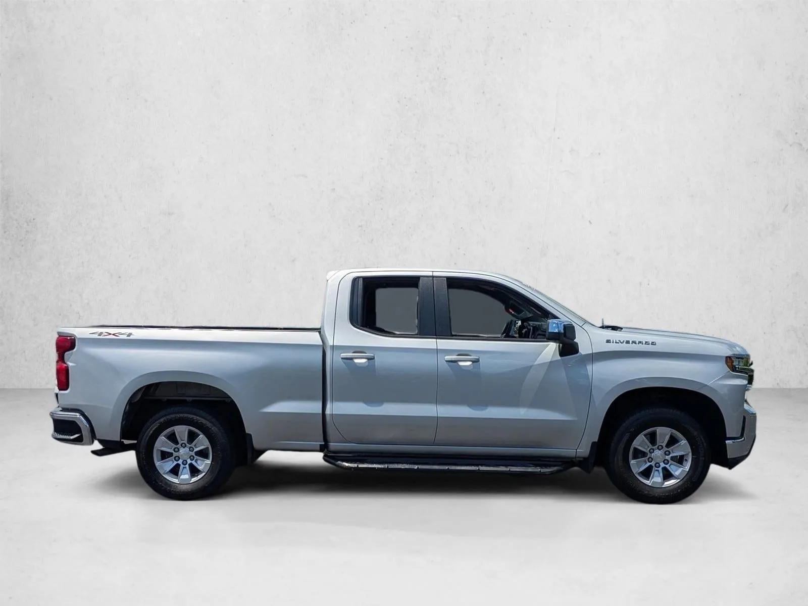 2020 Chevrolet Silverado 1500 LT photo 4