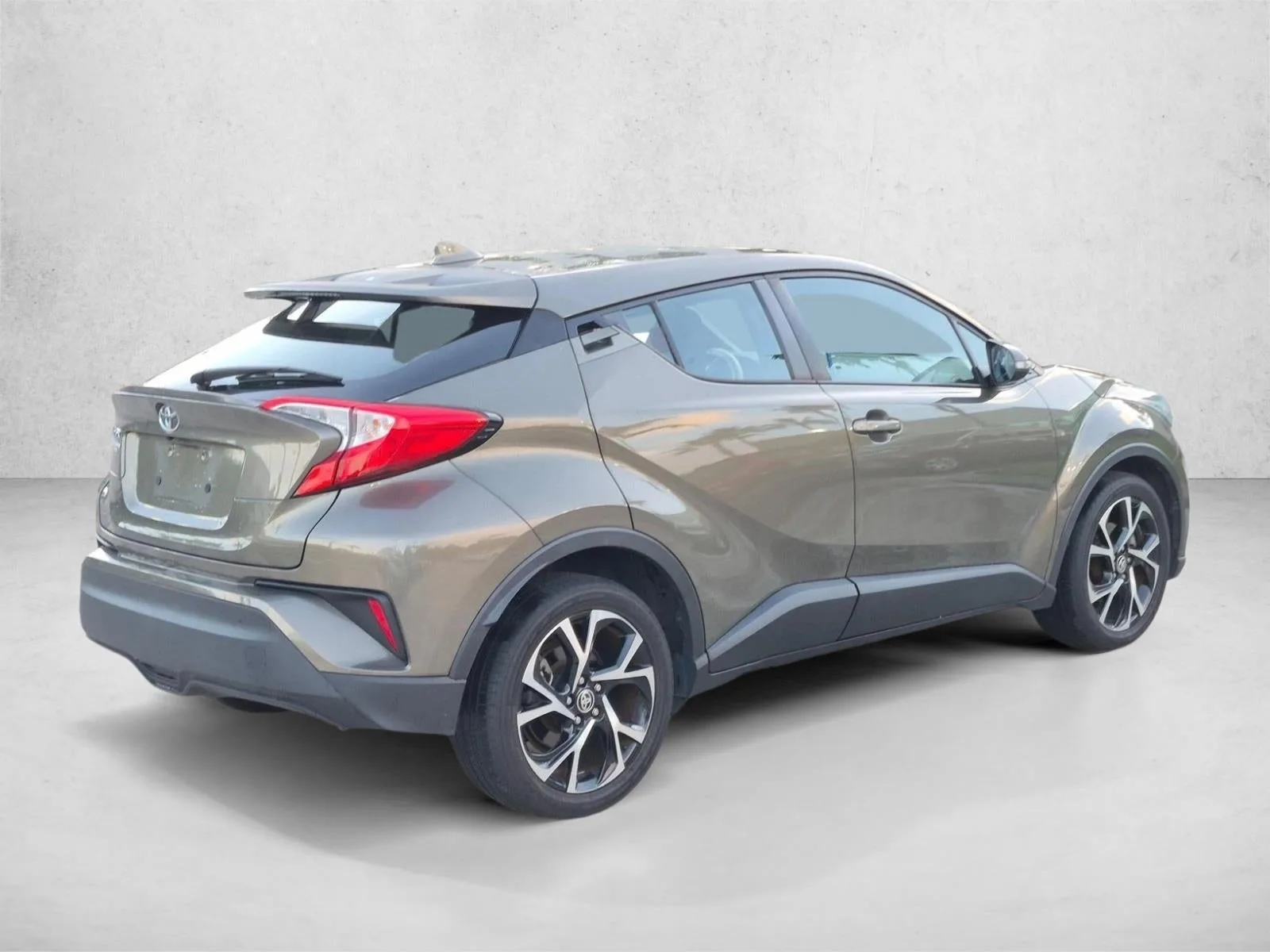 2021 Toyota C-HR XLE FWD (Natl) photo 5